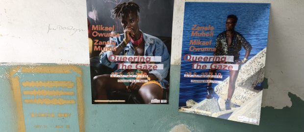 Im Treppenhaus: Auf dem Weg zur Galerie Futura in die Ausstellung "Queering The Gaze" mit Fotografien von Zanele Muholi & Mikael Owunna