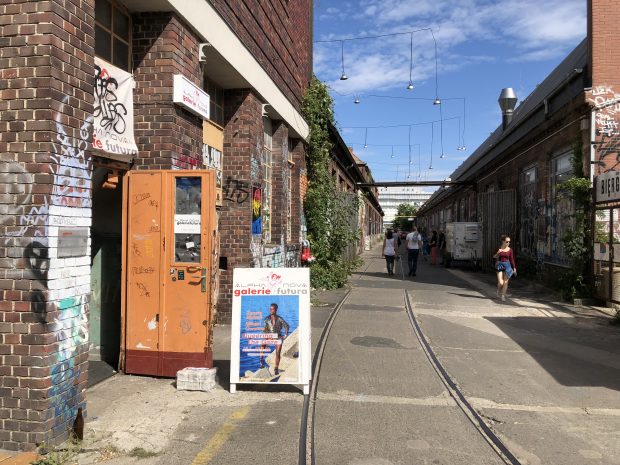 Auf dem Weg zur Galerie Futura am Flutgraben in Berlin-Kreuzberg in die Ausstellung "Queering The Gaze".